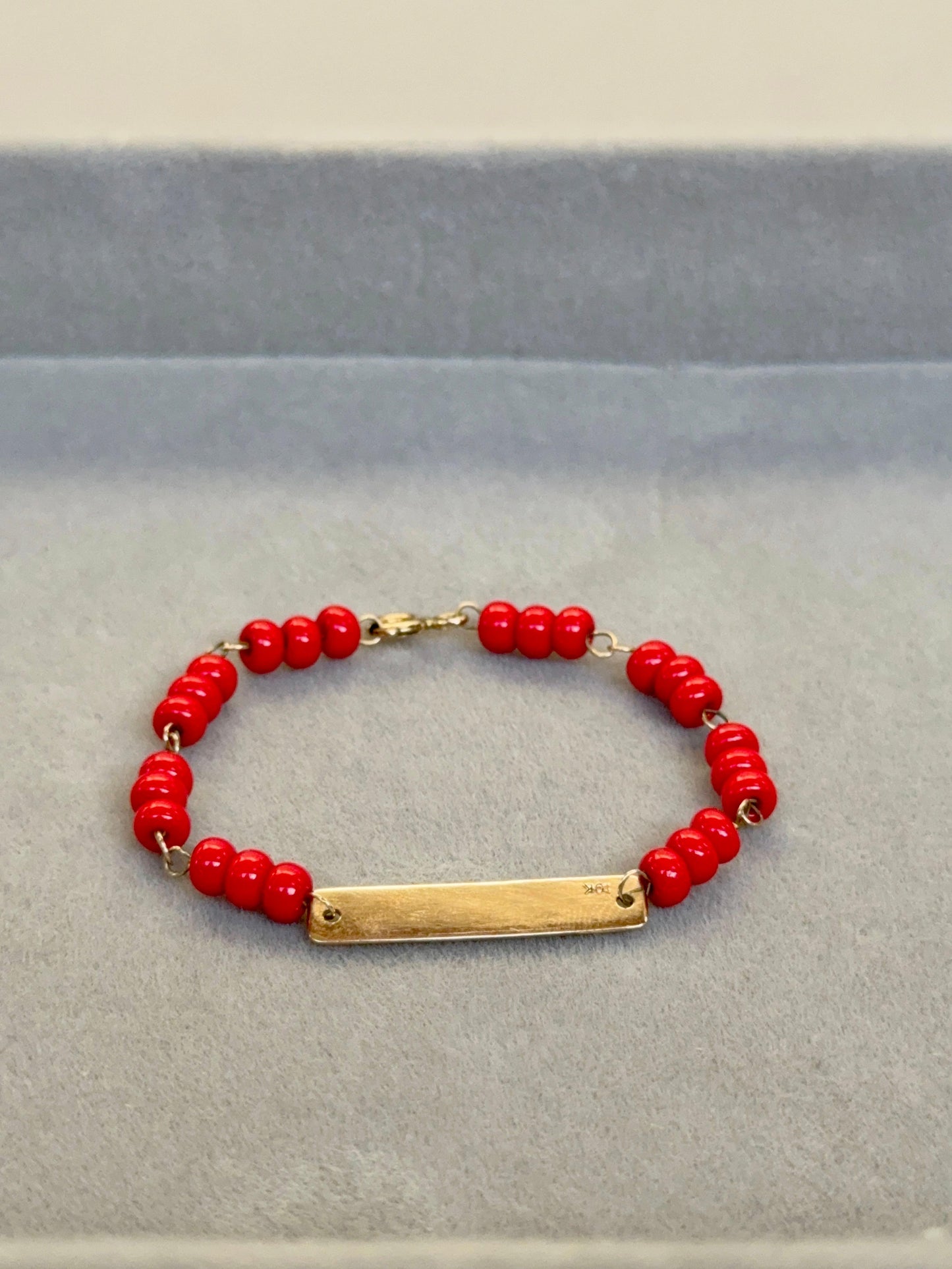 Coralito con Placa de Oro 10k